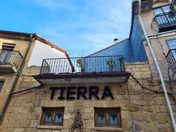 Bodegas TIERRA, (Labastida, Álava)